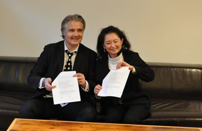 Montréal (Canada) - Icograda President Leimei Julia Chiu and Cumulus President Christian Guellerin signed a Memorandum of Understanding (MoU) at the recent Icograda Board meeting held in Montréal (Canada). The agreement will pave the way for future collab