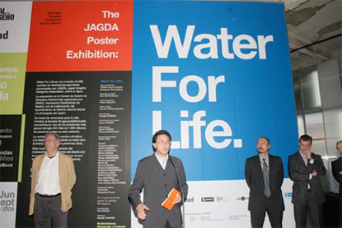 Tokyo (Japan) - In 2005, JAGDA organised "The JAGDA Poster Exhibition: Water For Life", compiling a total of 282 posters designed by JAGDA members and students from all over Japan under the theme of "water". Upon request from Association of Madrid Designe