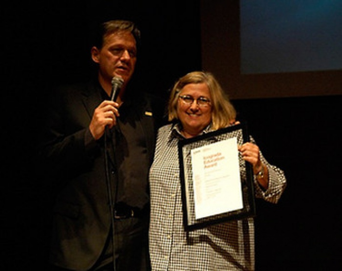 Montreal (Canada) - On 25 October 2007, Prof. Hazel Gamec received the inaugural Icograda Education Award at Design/Culture: Icograda World Design Congress in La Habana, Cuba.